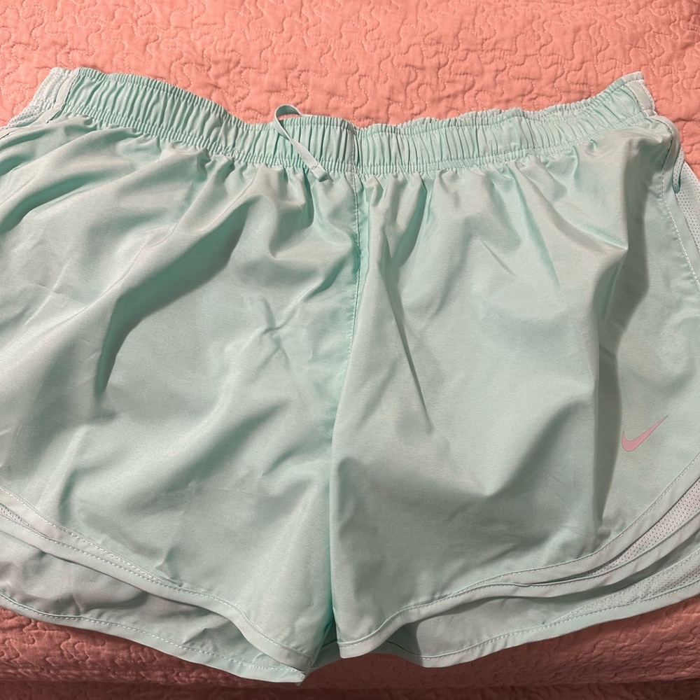 Nike Green Athletic Shorts Lightweight Elastic Waist